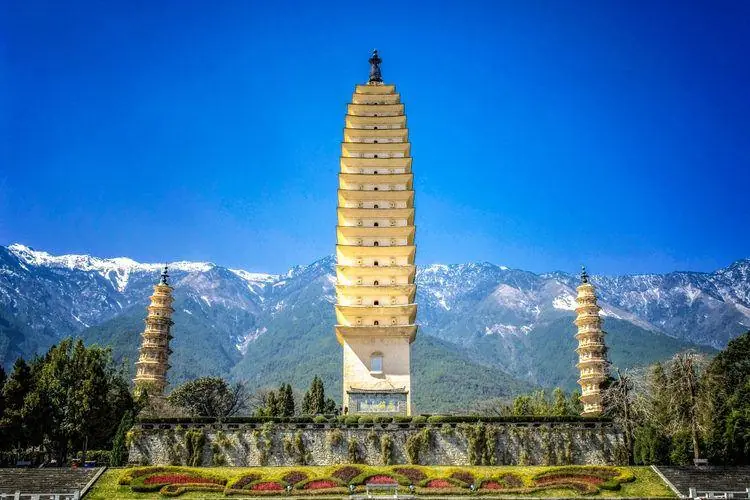 The Three Pagodas of Chongsheng Temple at Dali in Yunnan, with the Cangshan mountains behind